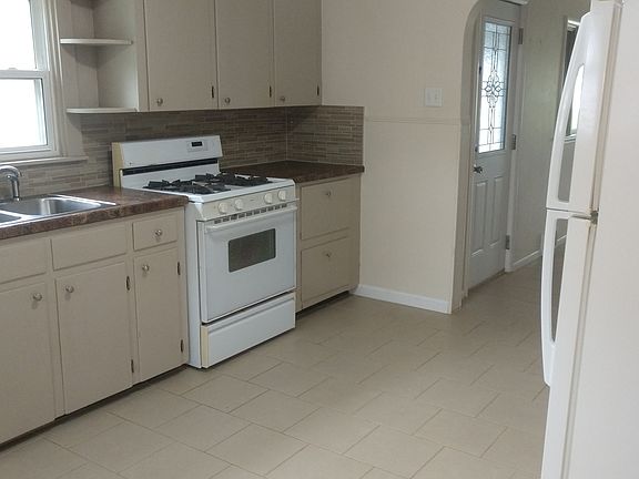 5th image of 2416 10th Ave