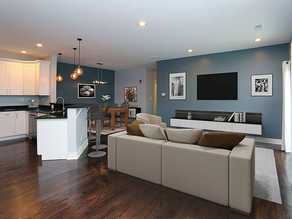 3rd image of 213 N Walnut St APT 208