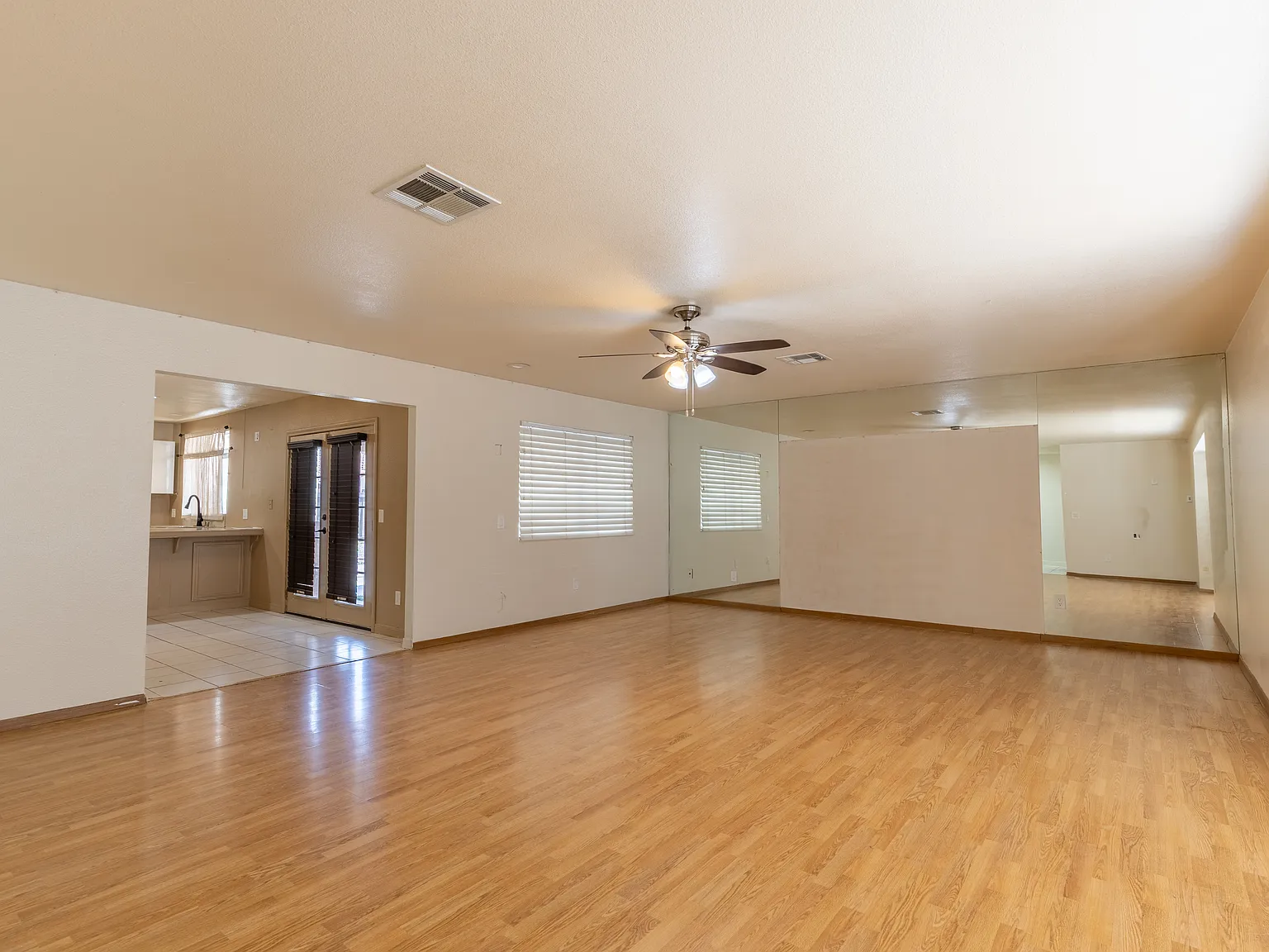 3 bed, $2,400 — Photo 3