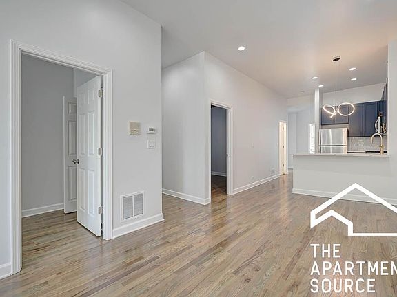 5th image of 2434 W Moffat St #2H