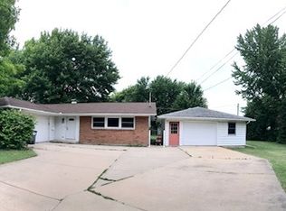 323 Ferris St, Dixon, IL 61021