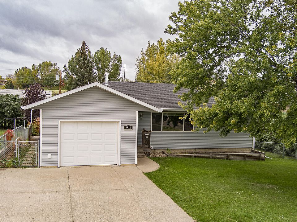 2538 E Avenue C, Bismarck, ND 58501 | Zillow