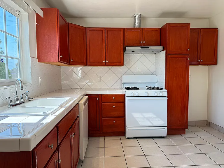 4740 N Fircroft Ave — Photo 7