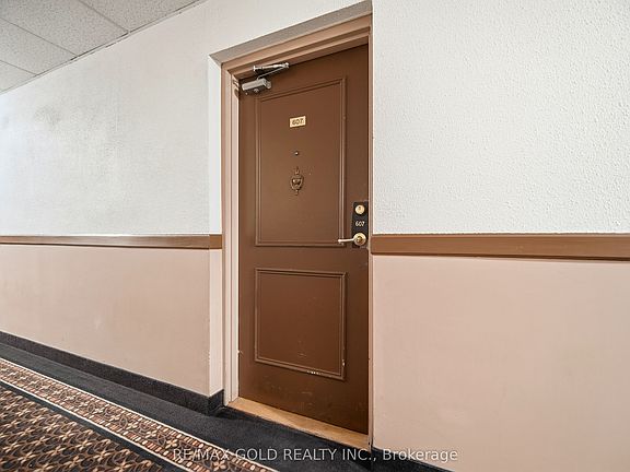 4th image of 3533 Derry Rd E #607