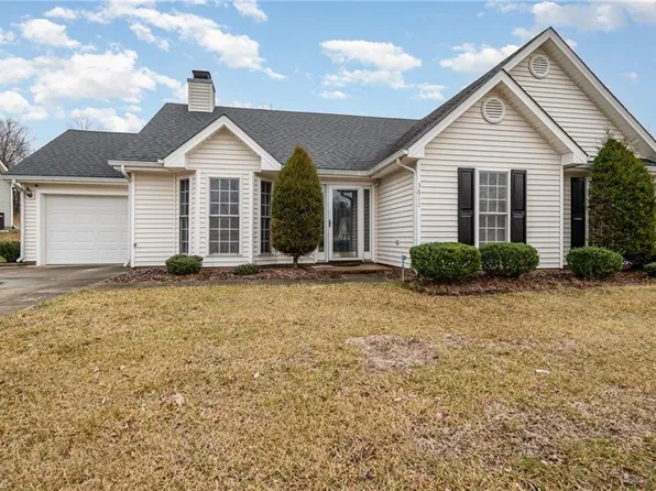 3811 Cranwell Ct, Greensboro, NC 27407
