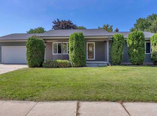 542 Wakefield Ave, Fond Du Lac, WI 54935