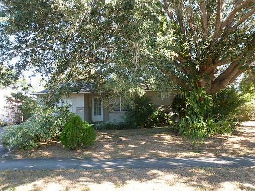 3rd image of 731 Royal Palm Dr
