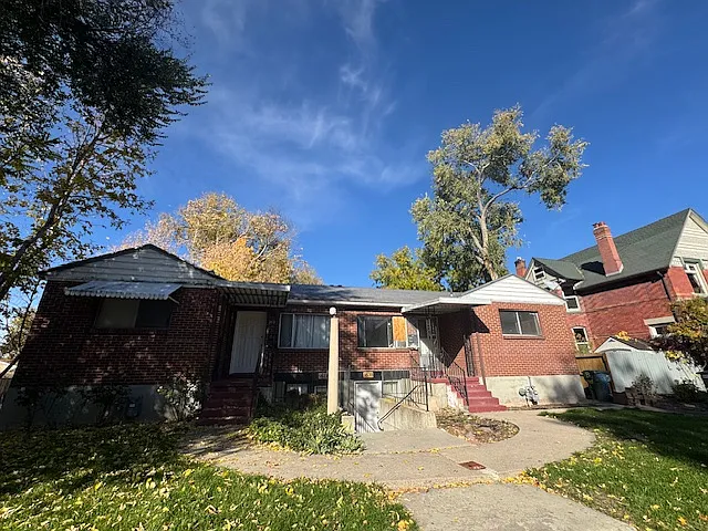 953 E Logan Ave #B