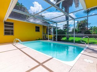 810 95th Ave N #B, Naples, FL 34108