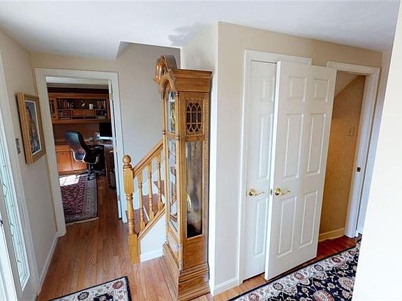 3rd image of 5552 Glen Hill Dr
