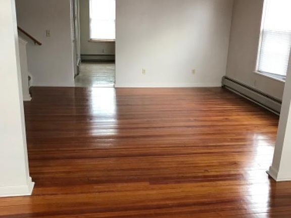 4th image of 133 Hudson Ave #B