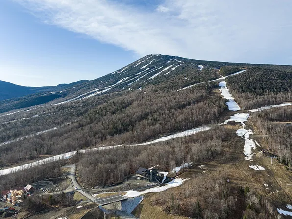 8122 Sawtooth Road, Carrabassett Valley, ME 04947
