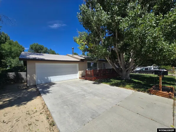 915 Kansas St, Green River, WY 82935