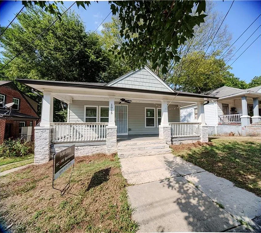 3 bed, 2.0 bath, 1074 sqft, $2,000 — Photo 1