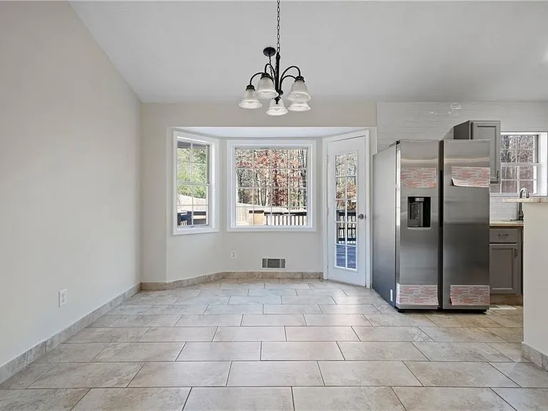 3323 Old Oaks Rd — Photo 4