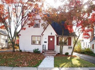 14 Hamilton Pl, Tenafly, NJ 07670