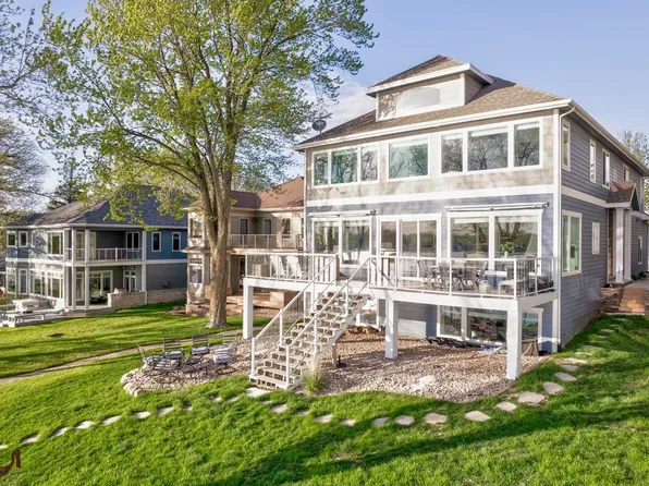 15223 215th Ave, Spirit Lake, IA 51360