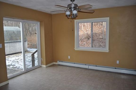4th image of 825 E Circle Dr