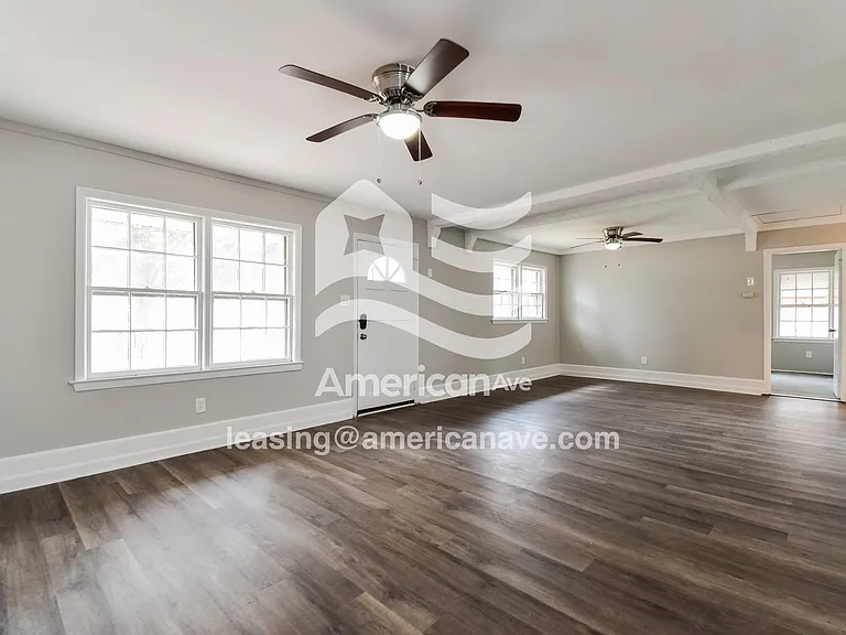 332364_004_wm_-_living_room_13547579.jpg