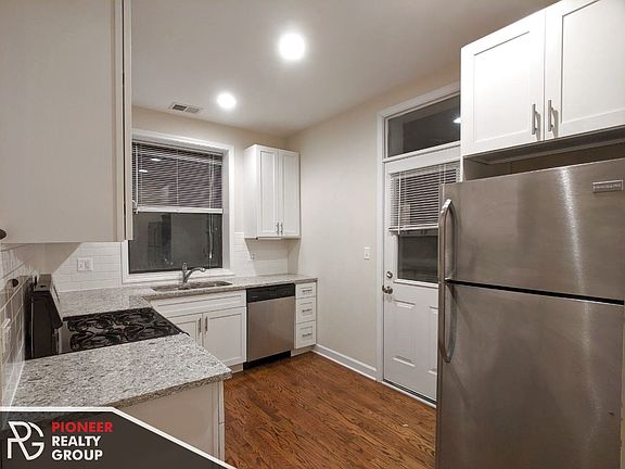 5th image of 1827 W Leland Ave #G