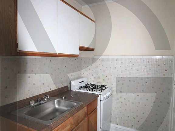 2nd image of 431 W Belden Ave #Two02