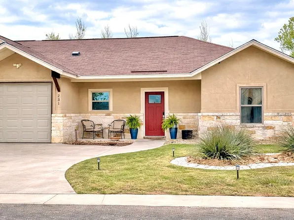 231 Navarro Xing, Seguin, TX 78155