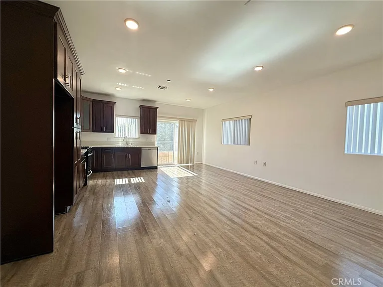 6624 Balboa Blvd #4 — Photo 10