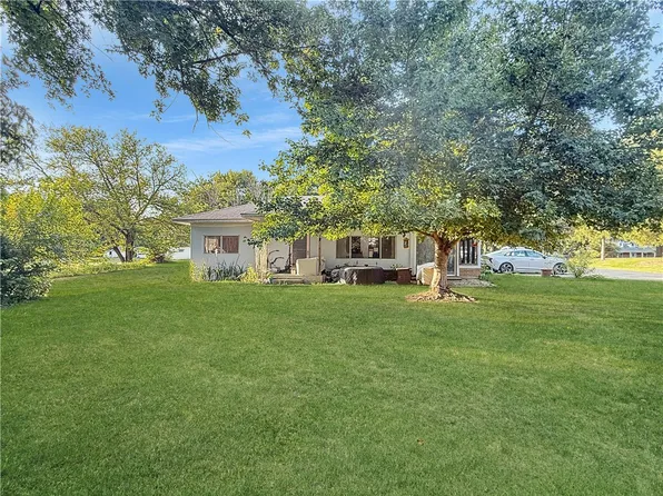 10533 N Hickory Ln, Casey, IL 62420
