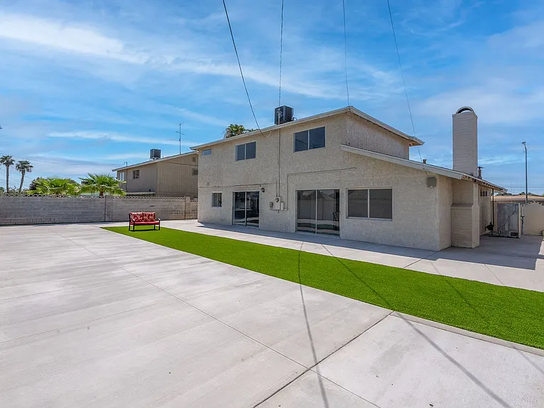 2298 Golden Arrow Dr — Photo 4
