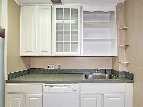 4th image of 635 N Summerlin Ave