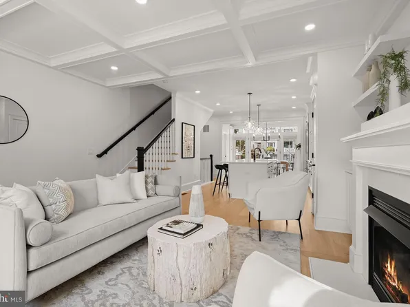 3719 R St NW, Washington, DC 20007