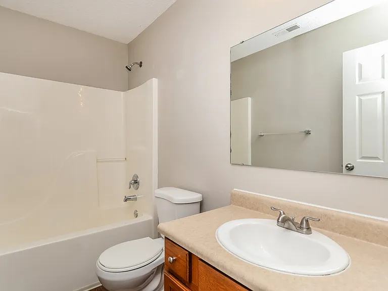672 Cloverfield Ln — Photo 16