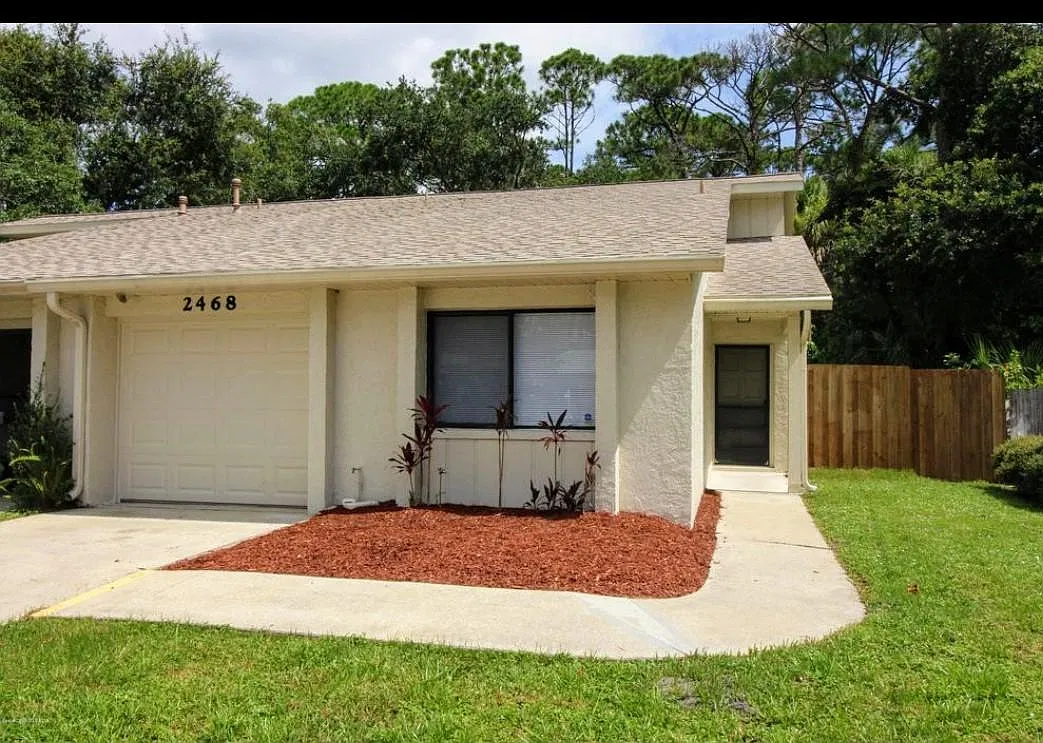 2 bed, 1054 sqft, $1,800 — Photo 1