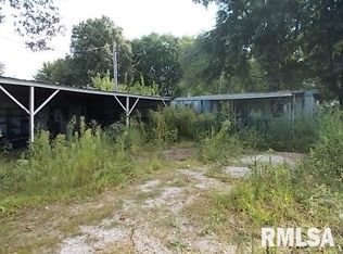 13 Bell Rd, Colchester, IL 62326