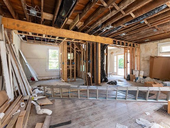 5th image of 2105 Burnet Ave