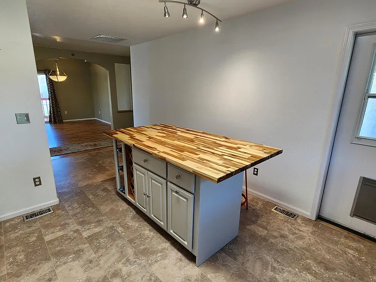 1017 Home Ct — Photo 6