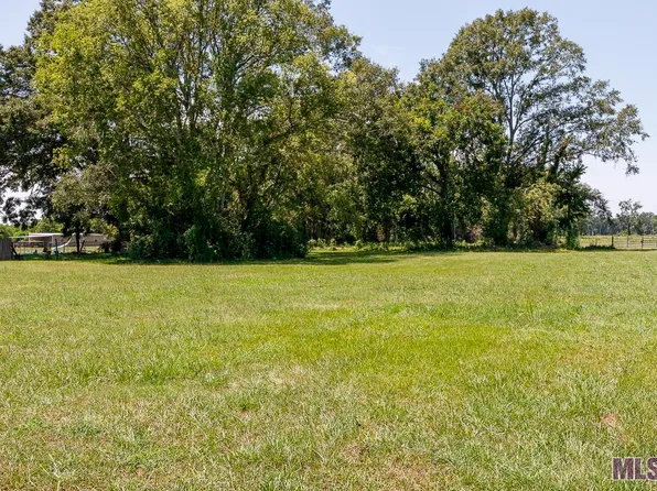 6113 Rougon Rd, Port Allen, LA 70767