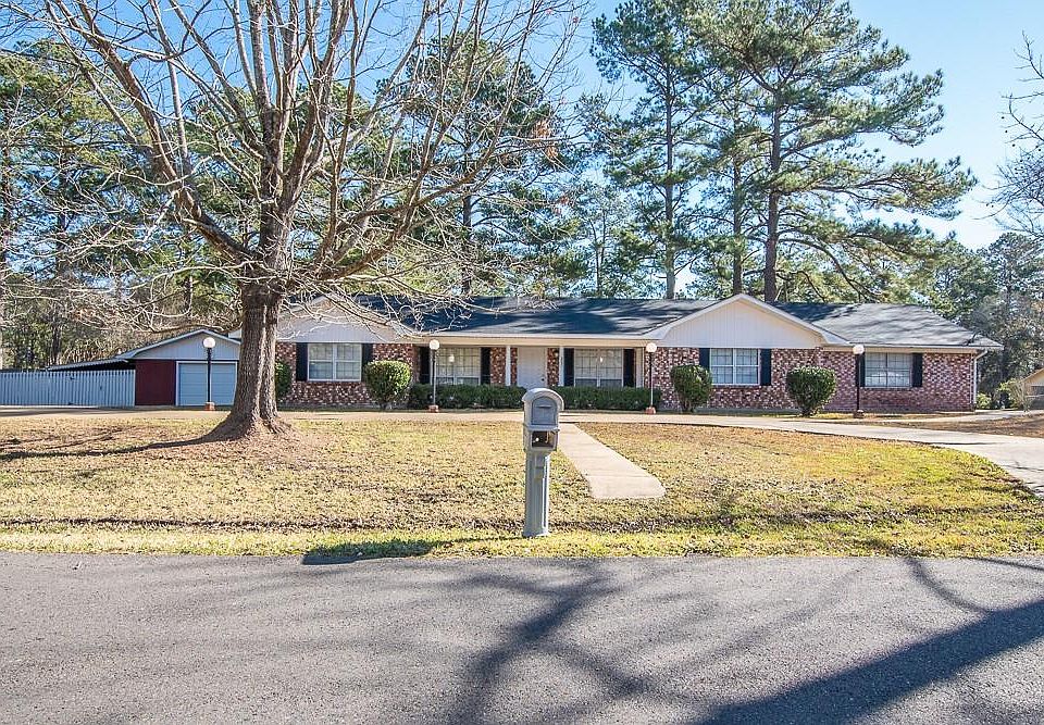 1st image of 207 Holiday Cir