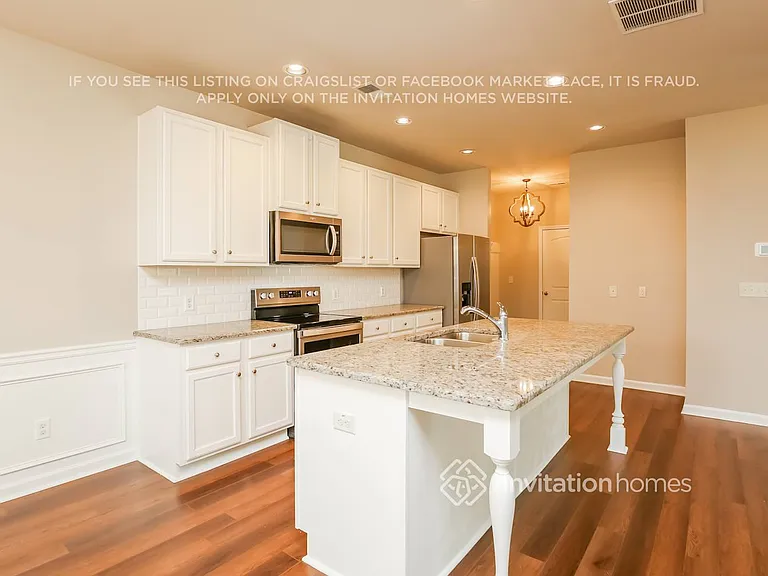 5353 Catrina Way — Photo 6