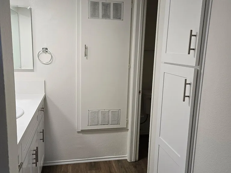 Franklin Luxury Apartments — Photo 29