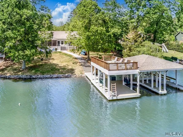 763 Holly Grove Ln, Bracey, VA 23919