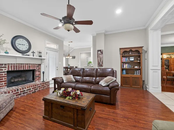 109 Southern Pine Pl, Mabank, TX 75156