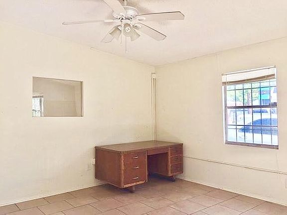 2 big rooms with tile floors