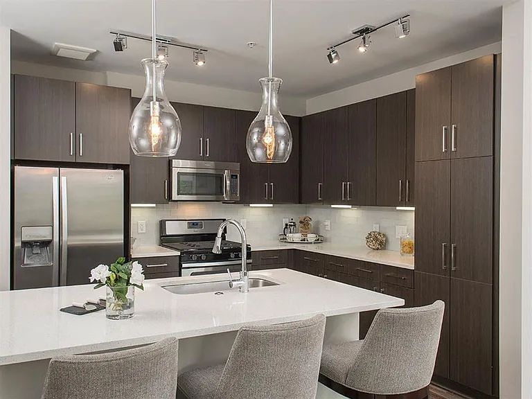 Venue Brookwood Apartments — Photo 3