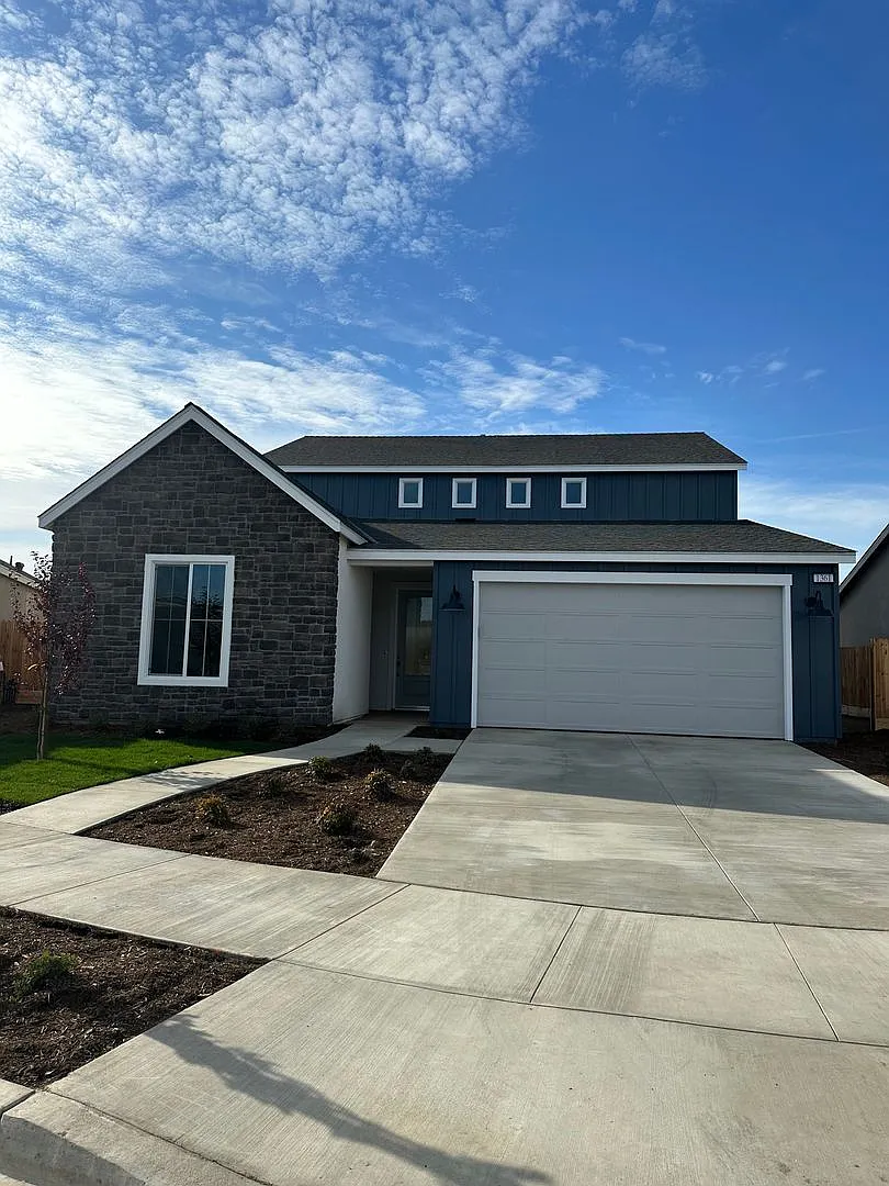 Brand new home in desirable neighborhood — Photo 2