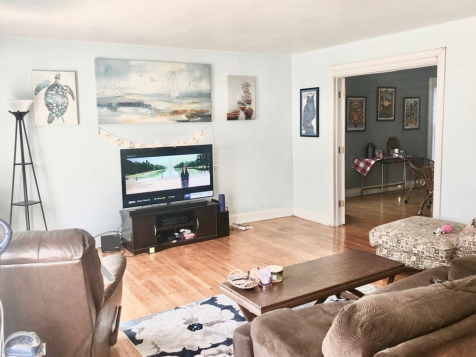 1st image of 24 Brantford Pl #1