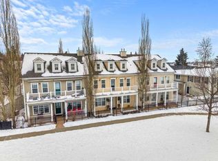24 W Ypres Mews SW, Calgary, AB T2T6L2