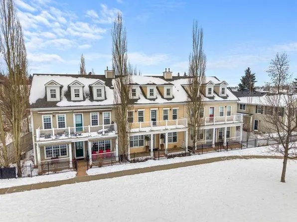 24 W Ypres Mews SW, Calgary, AB T2T 6L2