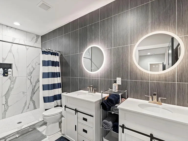 1690 Donald Lee Hollowell Pkwy NW — Photo 9
