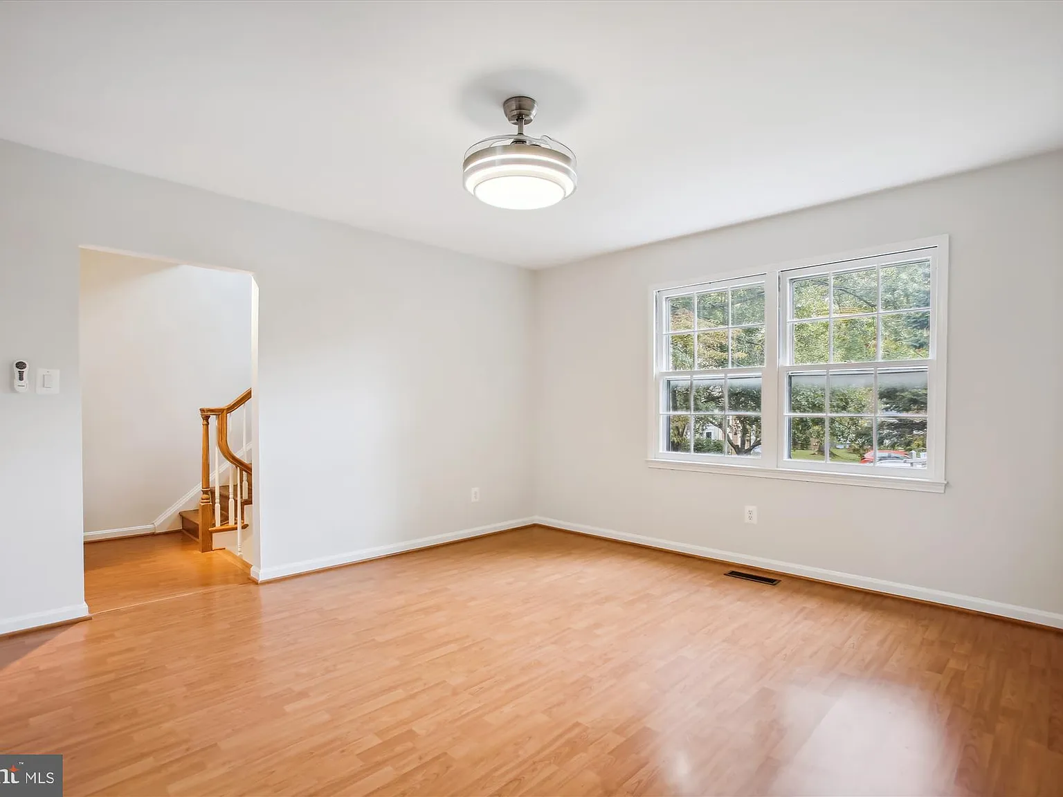 3 bed, 3.5 bath, 1302 sqft, $3,300 — Photo 2